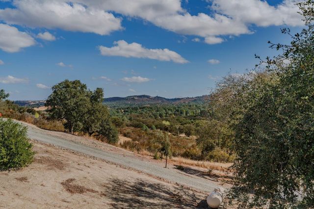 100 Dakota Dr, Valley Springs, CA 95252