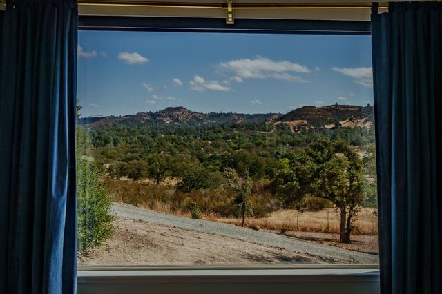 100 Dakota Dr, Valley Springs, CA 95252