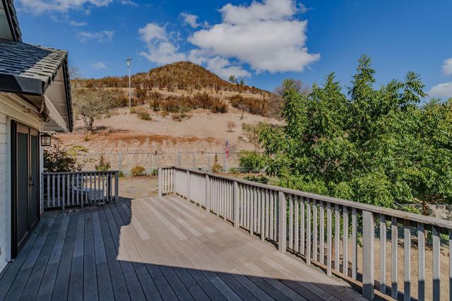 100 Dakota Dr, Valley Springs, CA 95252