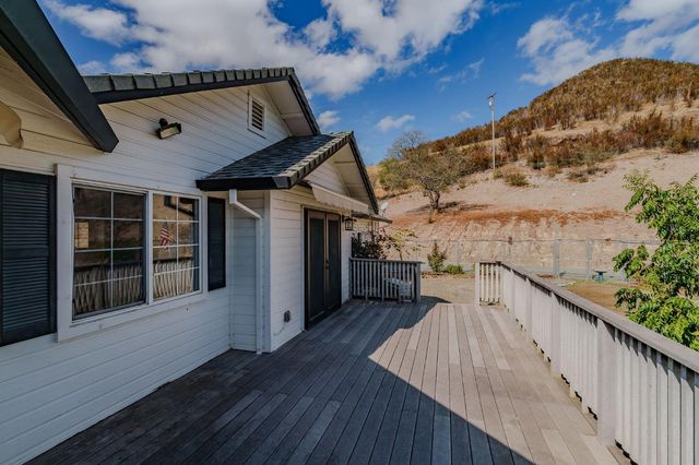 100 Dakota Dr, Valley Springs, CA 95252