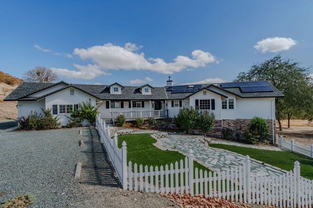100 Dakota Dr, Valley Springs, CA 95252
