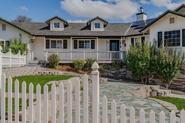 100 Dakota Dr, Valley Springs, CA 95252