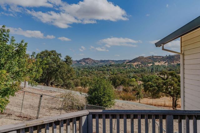 100 Dakota Dr, Valley Springs, CA 95252