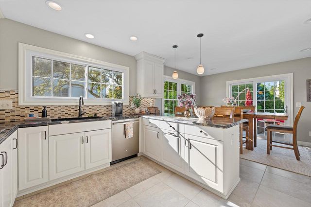 6510 Lincrest DRIVE, Mount Pleasant, WI 53406