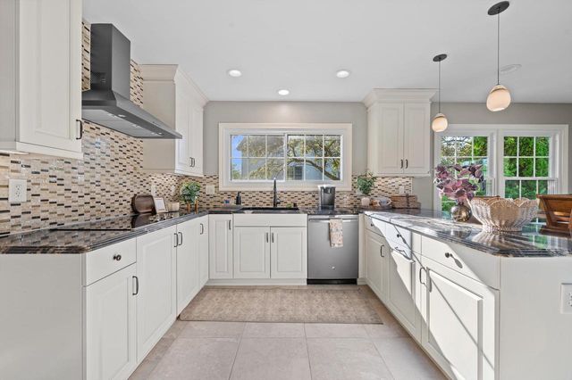 6510 Lincrest DRIVE, Mount Pleasant, WI 53406