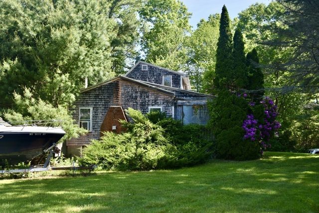 19 South Kingman Street, Lakeville, MA 02347