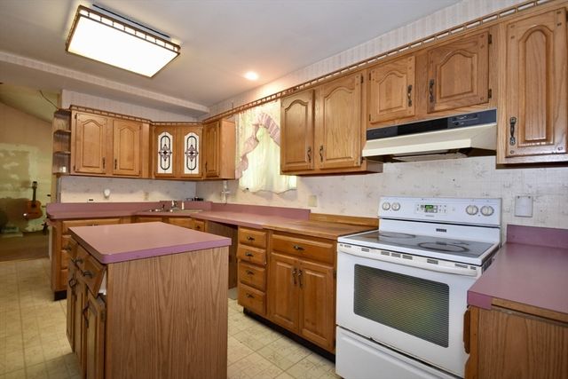 19 South Kingman Street, Lakeville, MA 02347
