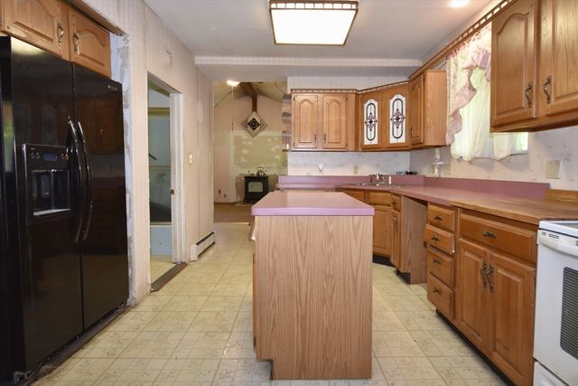 19 South Kingman Street, Lakeville, MA 02347