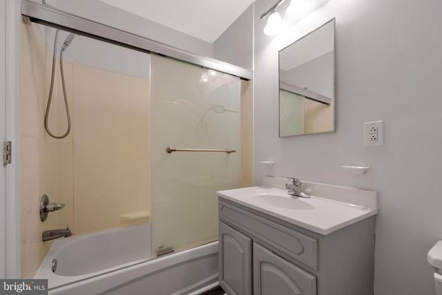 1318 BAINBRIDGE ST, Philadelphia, PA 19147