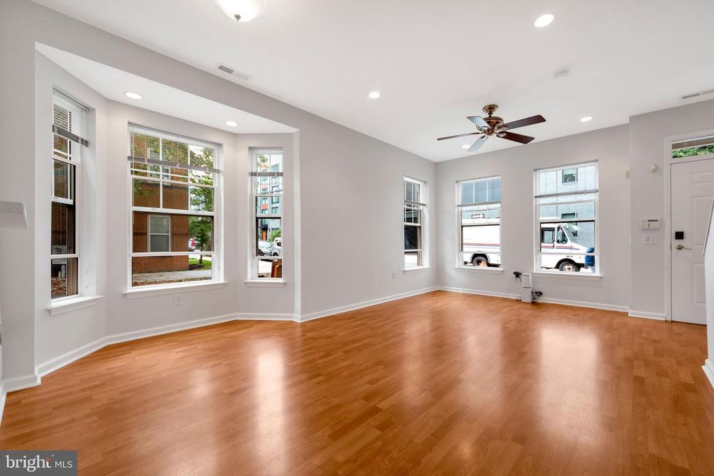 1318 BAINBRIDGE ST, Philadelphia, PA 19147