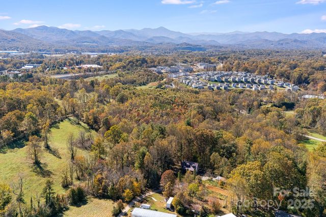 9999 Holbrook Road, Asheville, NC 28806