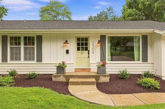 2309 W 104th Street, Leawood, KS 66206