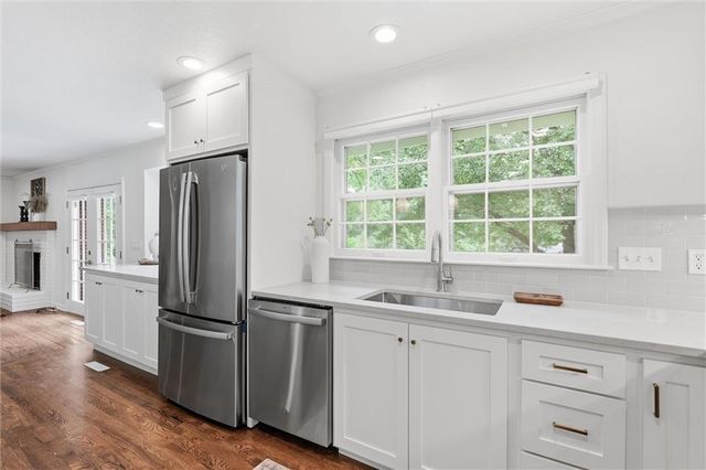 2309 W 104th Street, Leawood, KS 66206