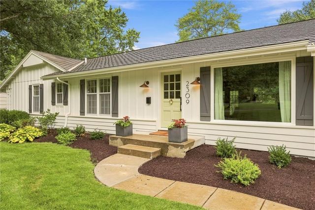 2309 W 104th Street, Leawood, KS 66206