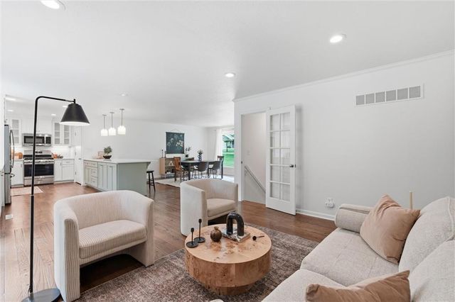 2309 W 104th Street, Leawood, KS 66206