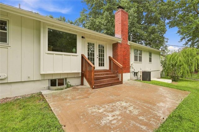 2309 W 104th Street, Leawood, KS 66206