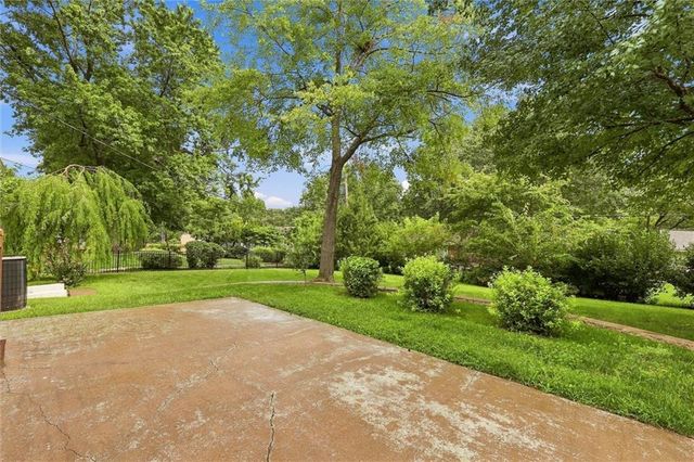 2309 W 104th Street, Leawood, KS 66206