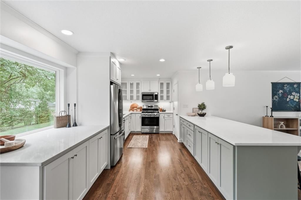 2309 W 104th Street, Leawood, KS 66206