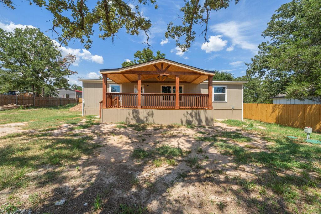 178 Moon Mist DR, Bastrop, TX 78602