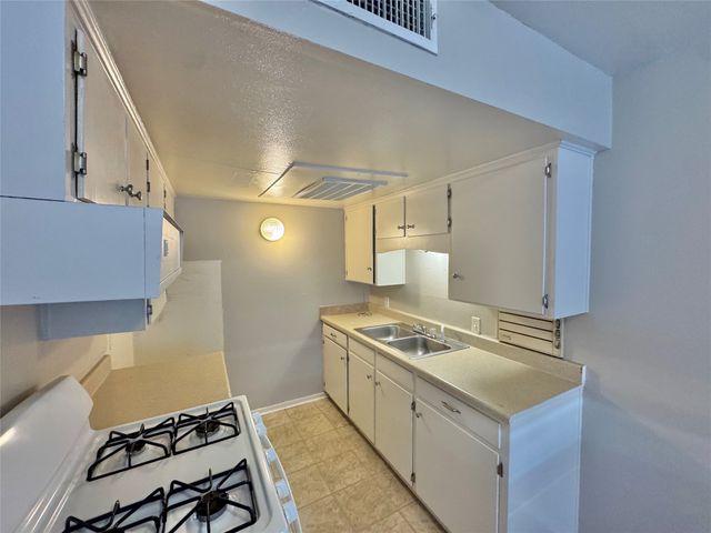 1005 W Hickory Street W9, Denton, TX 76201