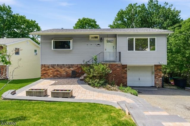 150 Rollins Trl, Hopatcong Boro, NJ 07843
