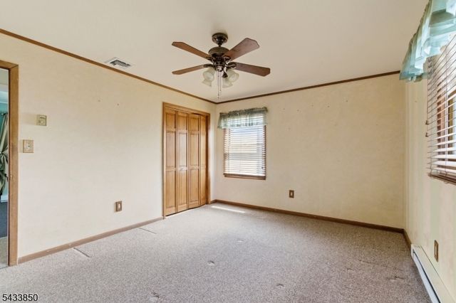150 Rollins Trl, Hopatcong Boro, NJ 07843
