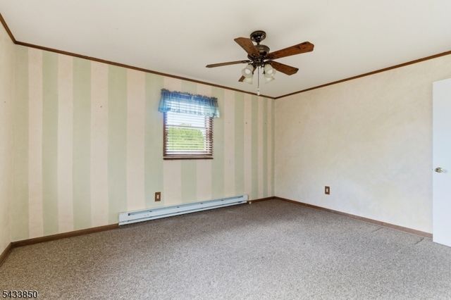 150 Rollins Trl, Hopatcong Boro, NJ 07843