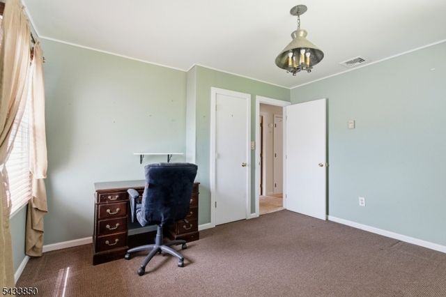 150 Rollins Trl, Hopatcong Boro, NJ 07843