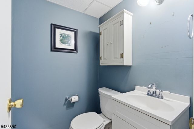 150 Rollins Trl, Hopatcong Boro, NJ 07843