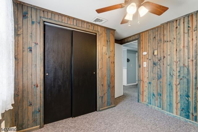 150 Rollins Trl, Hopatcong Boro, NJ 07843