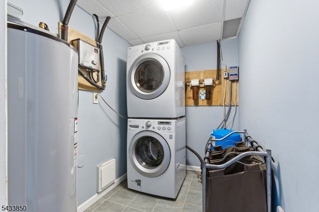 150 Rollins Trl, Hopatcong Boro, NJ 07843