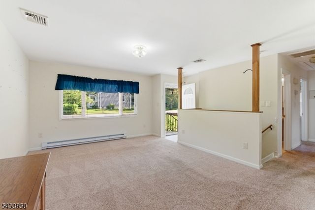 150 Rollins Trl, Hopatcong Boro, NJ 07843