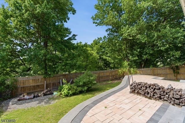150 Rollins Trl, Hopatcong Boro, NJ 07843