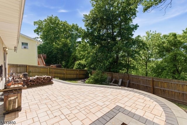 150 Rollins Trl, Hopatcong Boro, NJ 07843