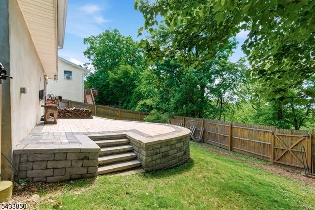 150 Rollins Trl, Hopatcong Boro, NJ 07843
