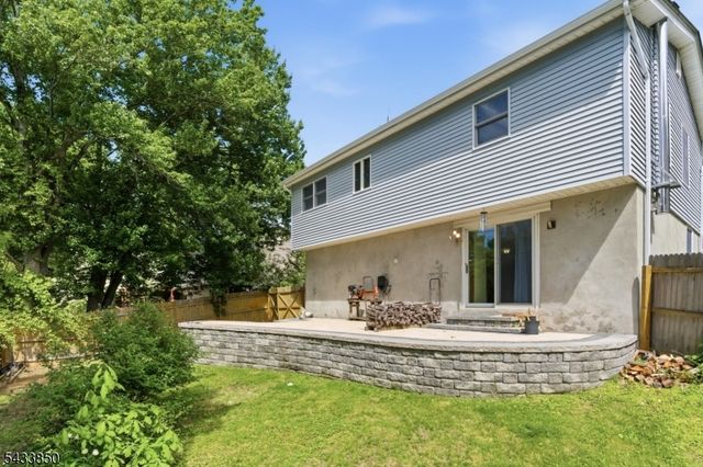 150 Rollins Trl, Hopatcong Boro, NJ 07843