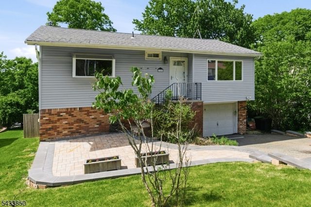 150 Rollins Trl, Hopatcong Boro, NJ 07843