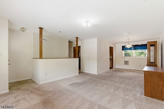 150 Rollins Trl, Hopatcong Boro, NJ 07843