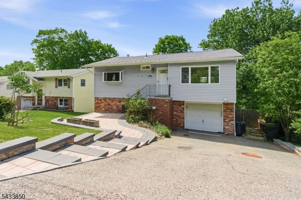 150 Rollins Trl, Hopatcong Boro, NJ 07843