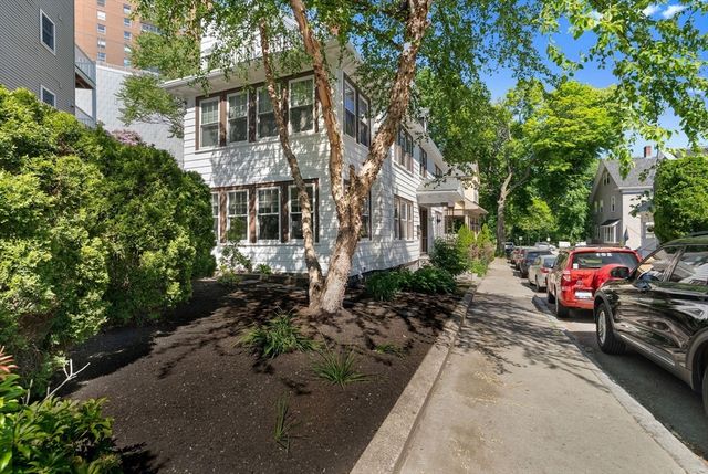 9 Parkwood Ter, Boston, MA 02130