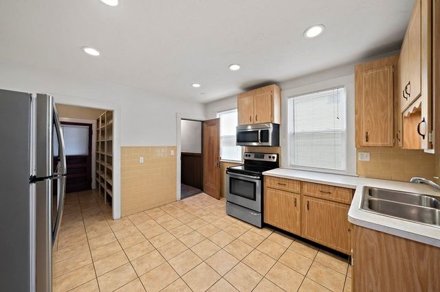 9 Parkwood Ter, Boston, MA 02130