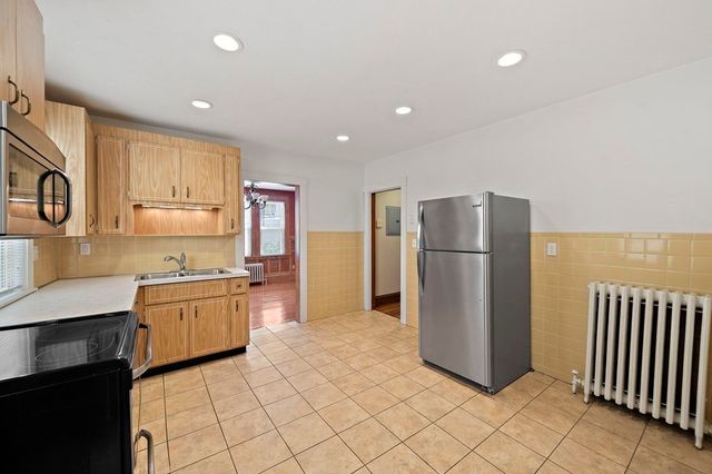 9 Parkwood Ter, Boston, MA 02130