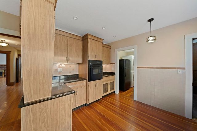 9 Parkwood Ter, Boston, MA 02130