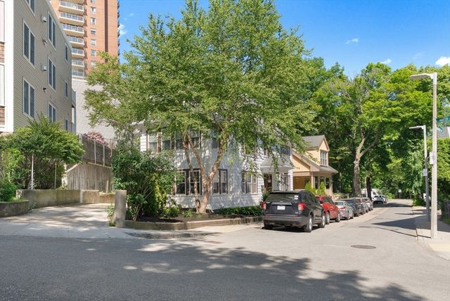 9 Parkwood Ter, Boston, MA 02130
