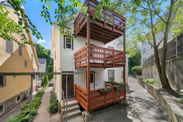 9 Parkwood Ter, Boston, MA 02130