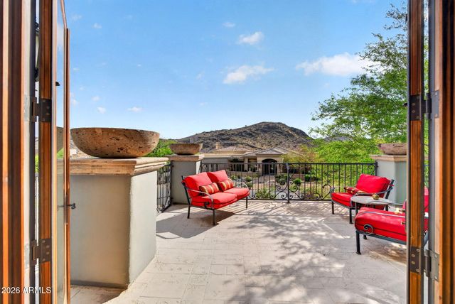 13811 S CANYON Drive, Phoenix, AZ 85048