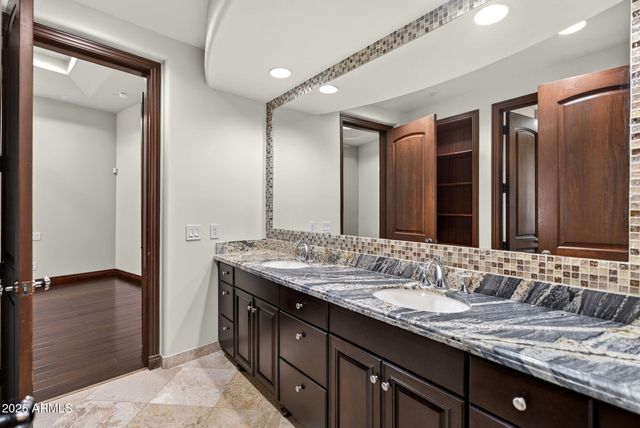 13811 S CANYON Drive, Phoenix, AZ 85048