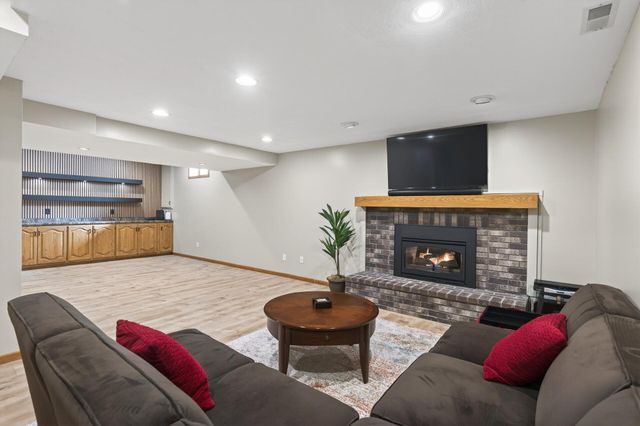 3435 Rosewood Lane N, Plymouth, MN 55441