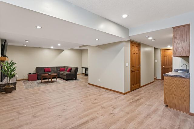 3435 Rosewood Lane N, Plymouth, MN 55441