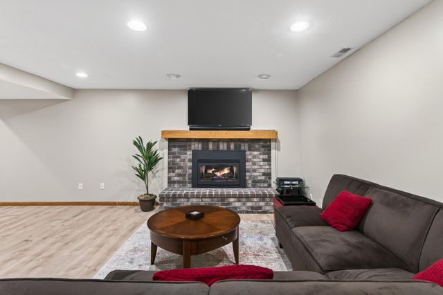 3435 Rosewood Lane N, Plymouth, MN 55441